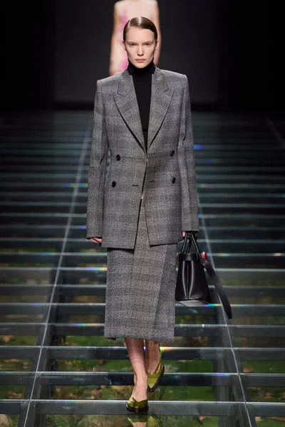 Look 5